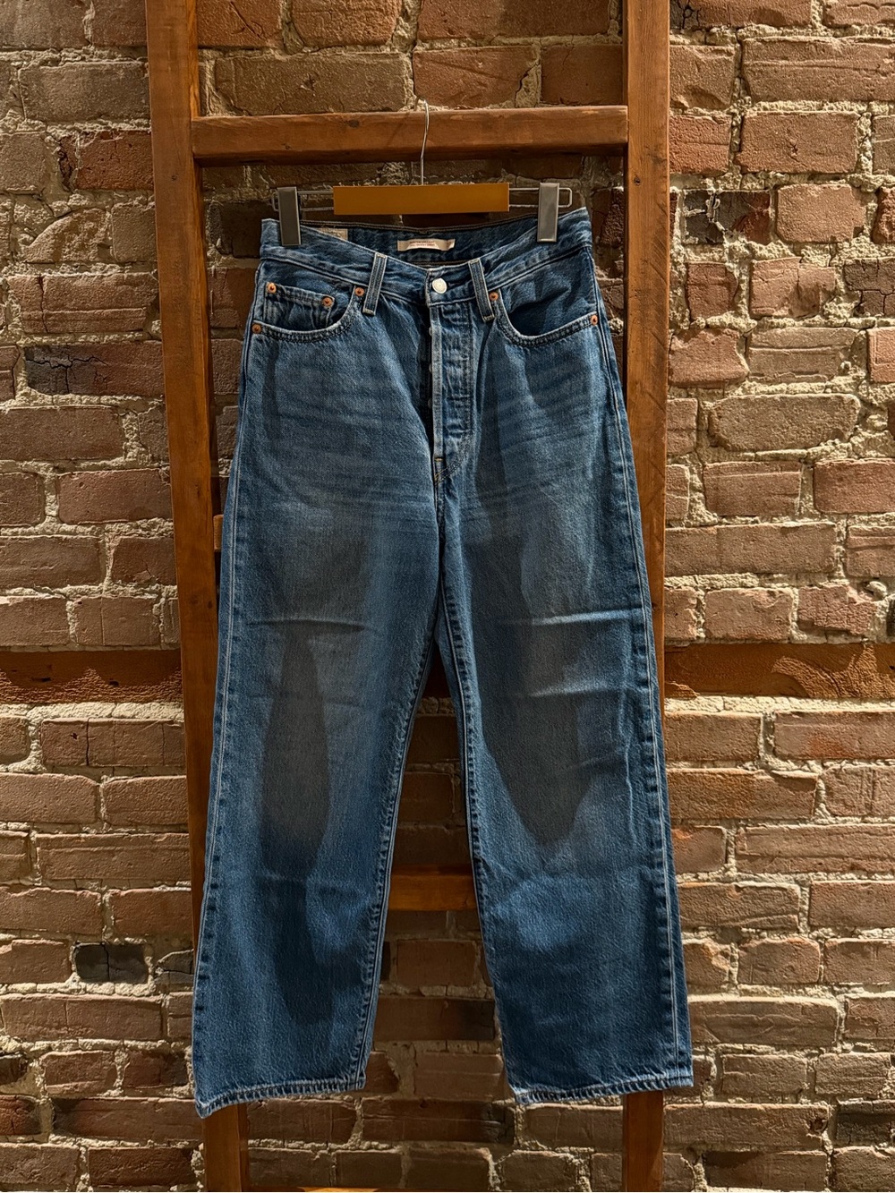 Levi Ribcage Straight (size 27)